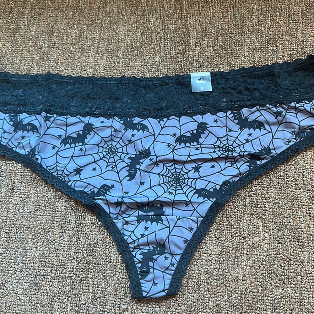 TORRID CURVE COLLECTION HALLOWEEN THONG: GRAY/BLACK: LACE ACCENTS: NWT: SZ 5